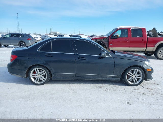2013 Mercedes-benz C 300 4matic მანქანა იყიდება აუქციონზე, vin: WDDGF8AB1DA842170, აუქციონის ნომერი: 12548429
