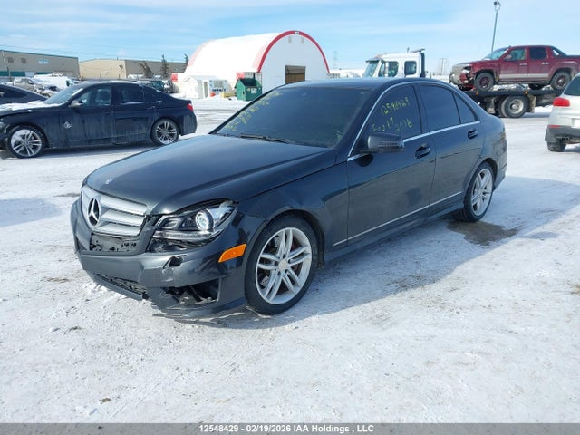 2013 Mercedes-benz C 300 4matic მანქანა იყიდება აუქციონზე, vin: WDDGF8AB1DA842170, აუქციონის ნომერი: 12548429