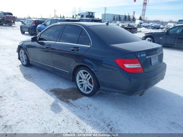 2013 Mercedes-benz C 300 4matic მანქანა იყიდება აუქციონზე, vin: WDDGF8AB1DA842170, აუქციონის ნომერი: 12548429