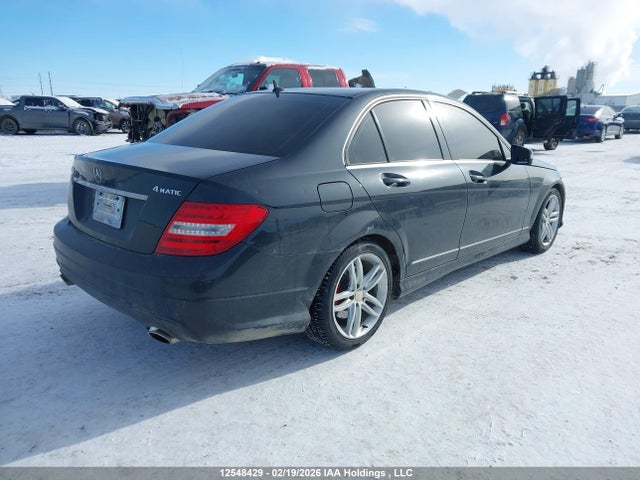 2013 Mercedes-benz C 300 4matic მანქანა იყიდება აუქციონზე, vin: WDDGF8AB1DA842170, აუქციონის ნომერი: 12548429