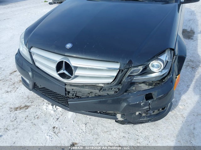 2013 Mercedes-benz C 300 4matic მანქანა იყიდება აუქციონზე, vin: WDDGF8AB1DA842170, აუქციონის ნომერი: 12548429