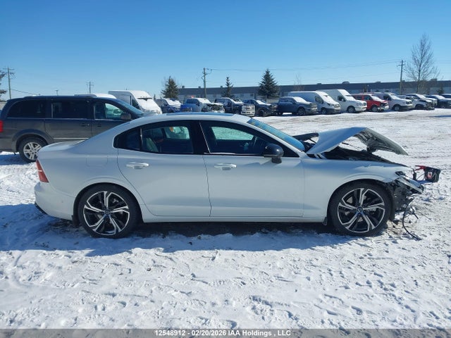 7JRL12TMXRG303930 Volvo S60 B5 Ultimate Dark Theme