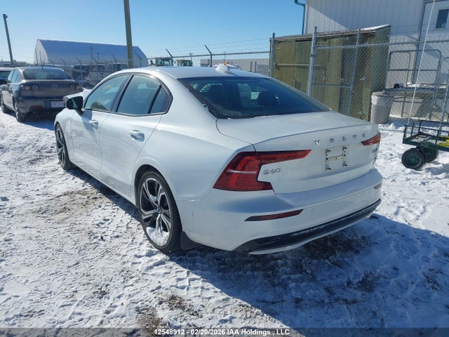7JRL12TMXRG303930 Volvo S60 B5 Ultimate Dark Theme