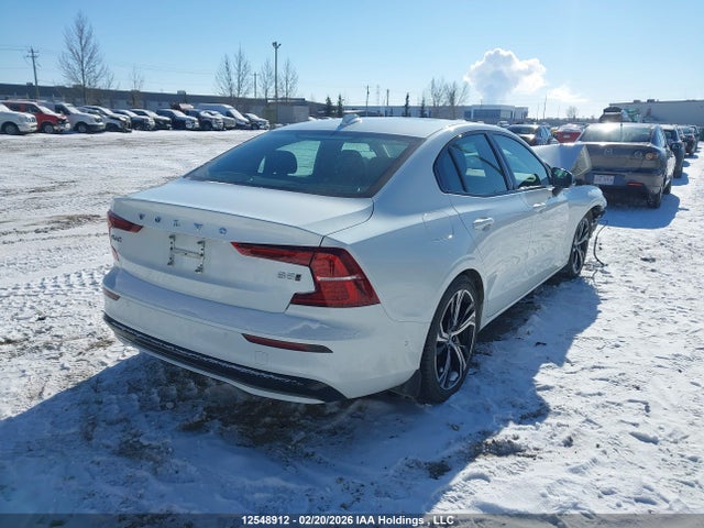 7JRL12TMXRG303930 Volvo S60 B5 Ultimate Dark Theme