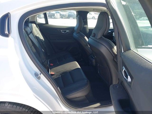 7JRL12TMXRG303930 Volvo S60 B5 Ultimate Dark Theme