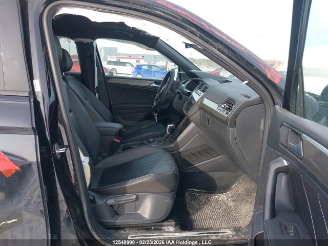 3VV8B7AX4NM108726 Volkswagen Tiguan Comfortline R-line Black Edition