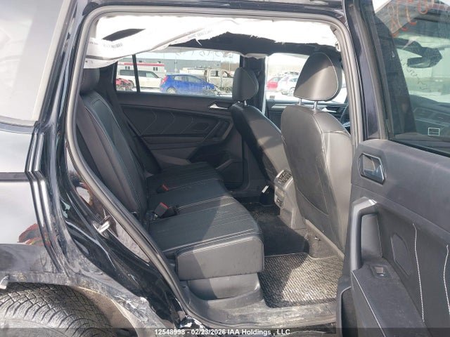3VV8B7AX4NM108726 Volkswagen Tiguan Comfortline R-line Black Edition