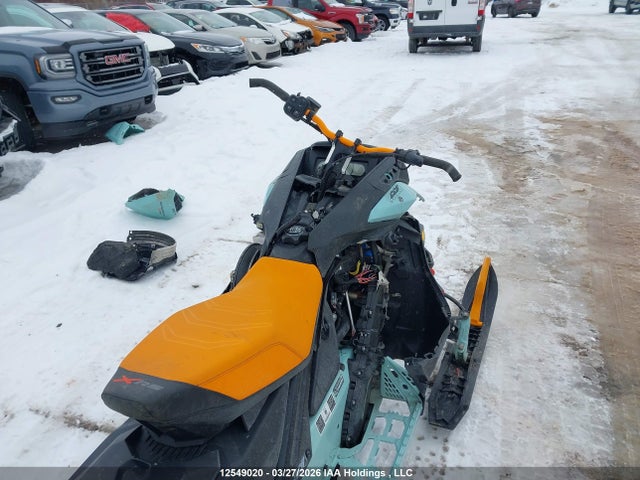 2BPSUYRC4RV000022 Skidoo Skidoo.