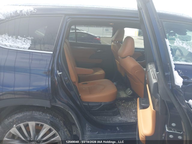 2023 Toyota Highlander Hybrid Limited მანქანა იყიდება აუქციონზე, vin: 5TDEBRCH0PS105537, აუქციონის ნომერი: 12549048