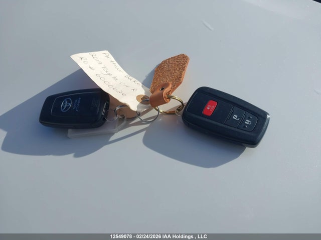 JTNKHMBXXK1033924 Toyota C-HR XLE