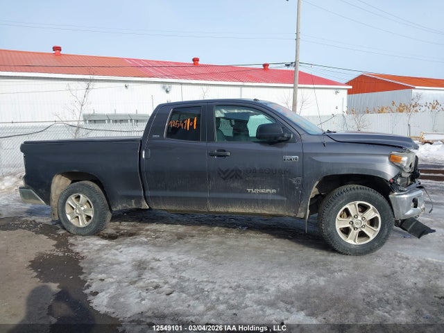 5TFUY5F15JX762658 Toyota Tundra Sr5 Plus 5.7l V8