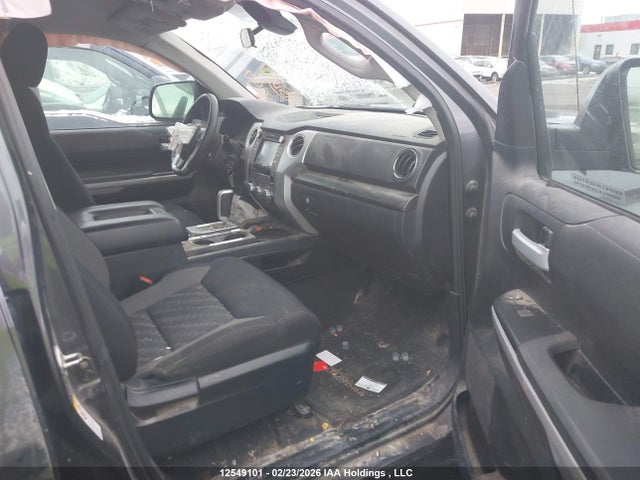 5TFUY5F15JX762658 Toyota Tundra Sr5 Plus 5.7l V8