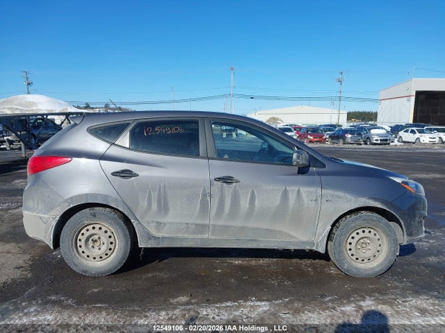 KM8JT3AF1FU025924 Hyundai TUCSON GLS