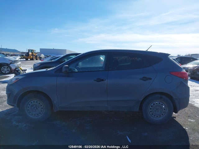 KM8JT3AF1FU025924 Hyundai TUCSON GLS