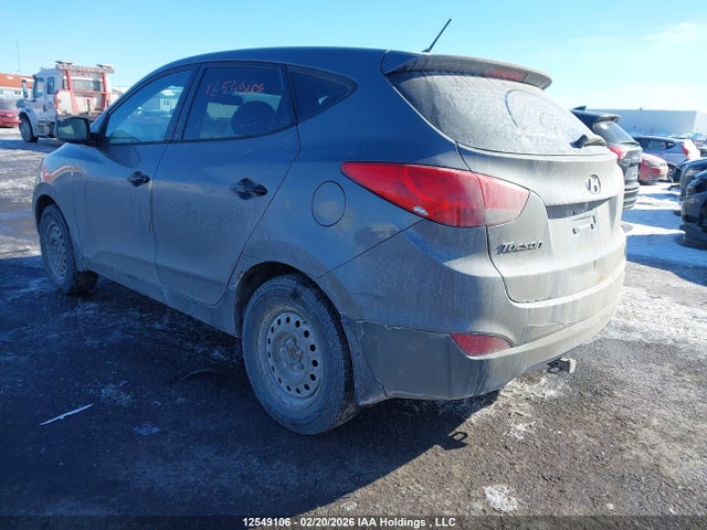 KM8JT3AF1FU025924 Hyundai TUCSON GLS
