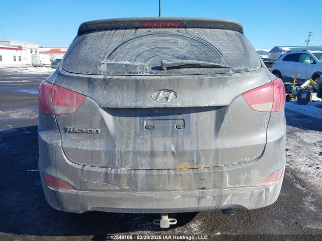 KM8JT3AF1FU025924 Hyundai TUCSON GLS