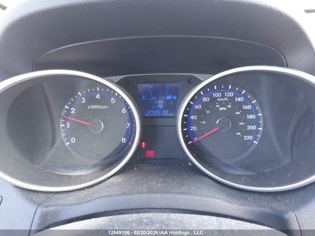 KM8JT3AF1FU025924 Hyundai TUCSON GLS