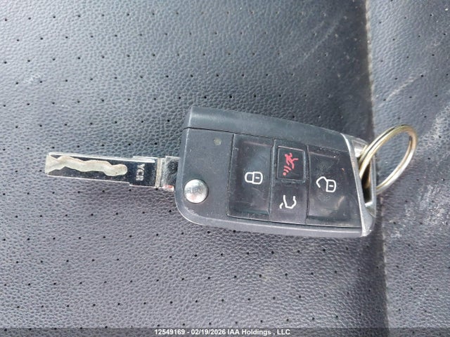 3VWB17AU8JM283341 Volkswagen GOLF S/SE
