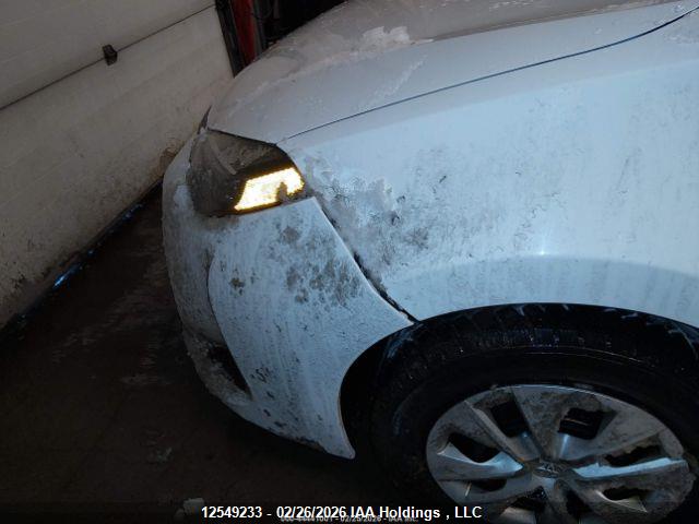 2T1BURHE9KC155379 Toyota COROLLA CE