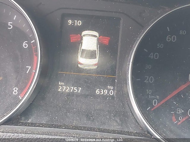 1VWET7A31HC085890 Volkswagen Passat Highline W/ R-line