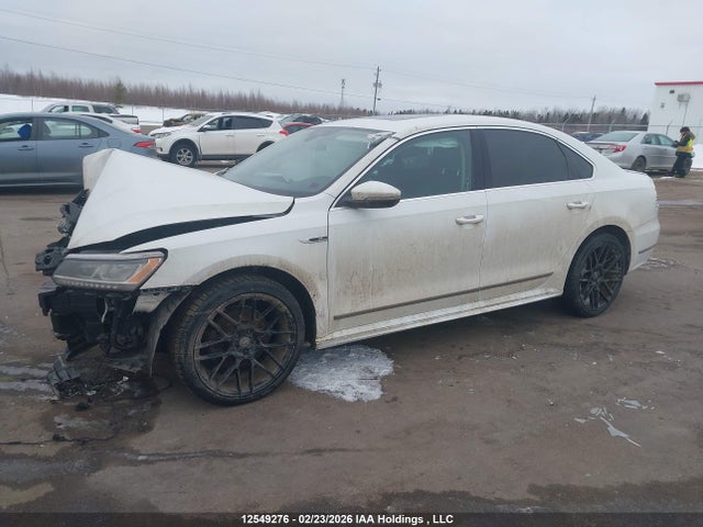 1VWET7A31HC085890 Volkswagen Passat Highline W/ R-line