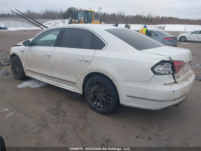 1VWET7A31HC085890 Volkswagen Passat Highline W/ R-line
