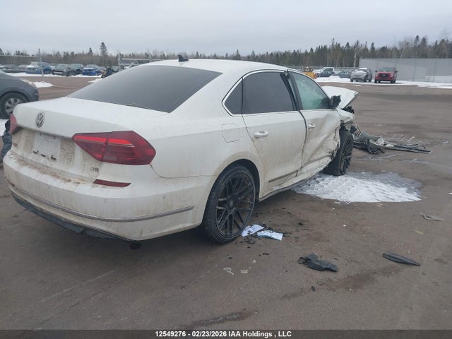 1VWET7A31HC085890 Volkswagen Passat Highline W/ R-line