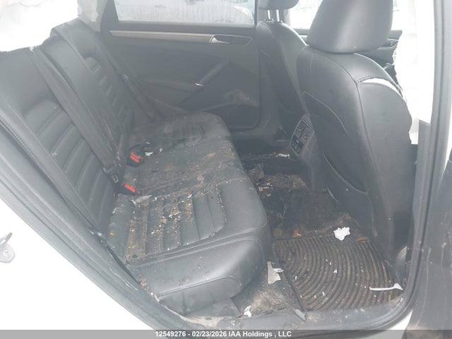 1VWET7A31HC085890 Volkswagen Passat Highline W/ R-line