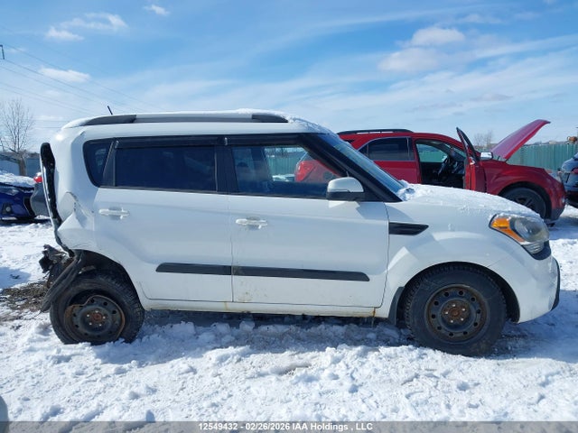 12549432 :رقم المزاد ، KNDJT2A65D7490197 vin ، 2013 Kia Soul +/!/sport مزاد بيع