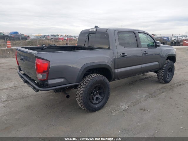 5TFCZ5AN2JX136214 Toyota Tacoma Dbl Cab/sr/trdspt/or/pro