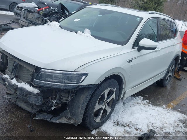 3VV4B7AX6JM214300 Volkswagen Tiguan