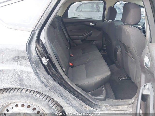 1FADP3K22HL268660 Ford FOCUS SE