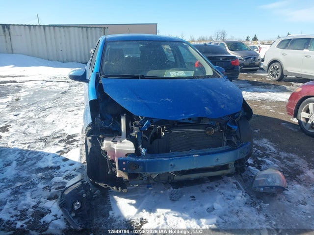 VNKKTUD39GA063010 Toyota Yaris L/le/se