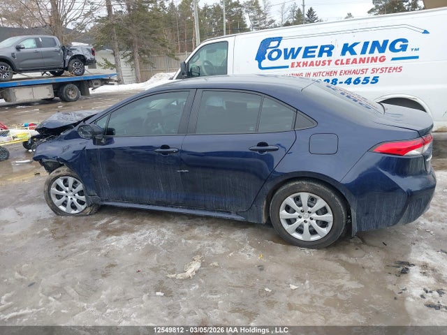 12549812 :رقم المزاد ، 5YFBPMBE6NP368586 vin ، 2022 Toyota Corolla Le مزاد بيع