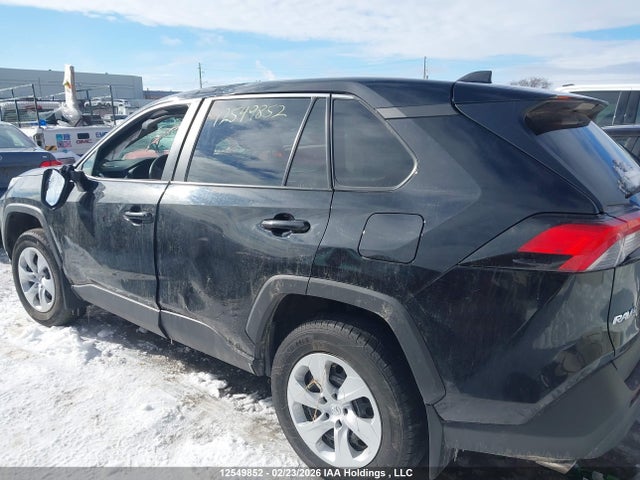 2T3B1RFV7RC426064 Toyota RAV4 LE
