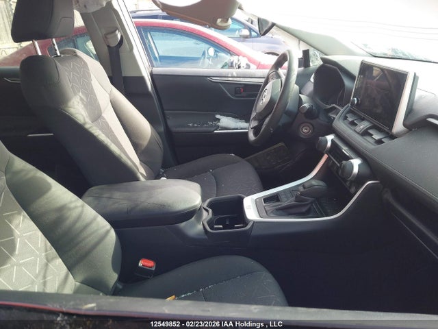 2T3B1RFV7RC426064 Toyota RAV4 LE