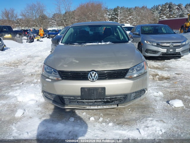 2013 Volkswagen Jetta 2.0l Trendline/2.0l Trendline+ მანქანა იყიდება აუქციონზე, vin: 3VW2K7AJ9DM283646, აუქციონის ნომერი: 12550024