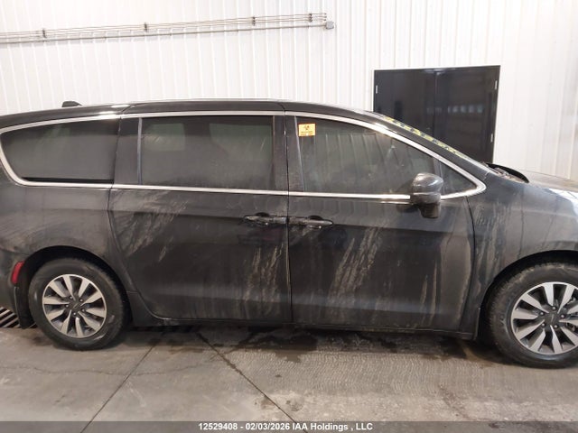 2C4RC1L7XNR107888 Chrysler Pacifica Hybrid Touring L