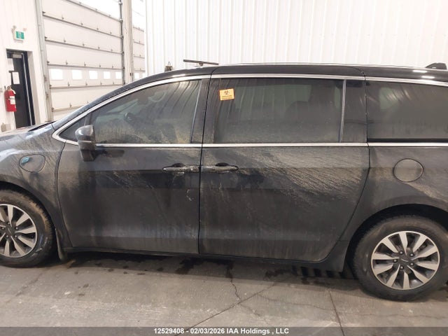 2C4RC1L7XNR107888 Chrysler Pacifica Hybrid Touring L