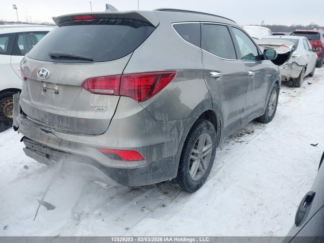 5NMZUDLB7JH061833 Hyundai Santa Fe Sport 2.4 Se