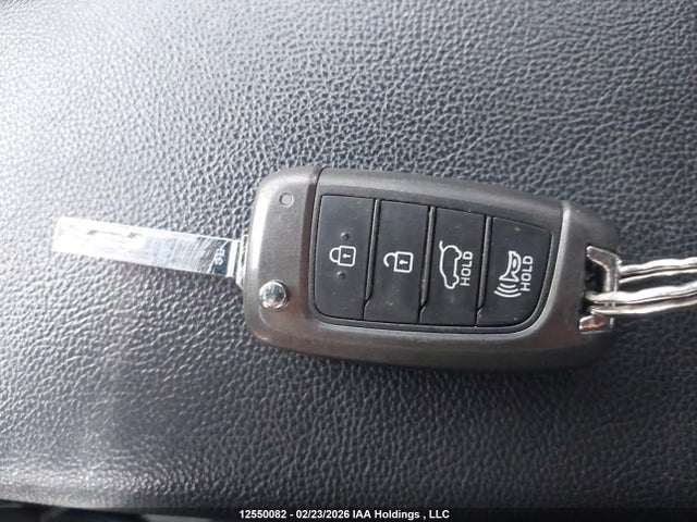 KMHTG6AFXKU004773 Hyundai Veloster 2.0 Gl