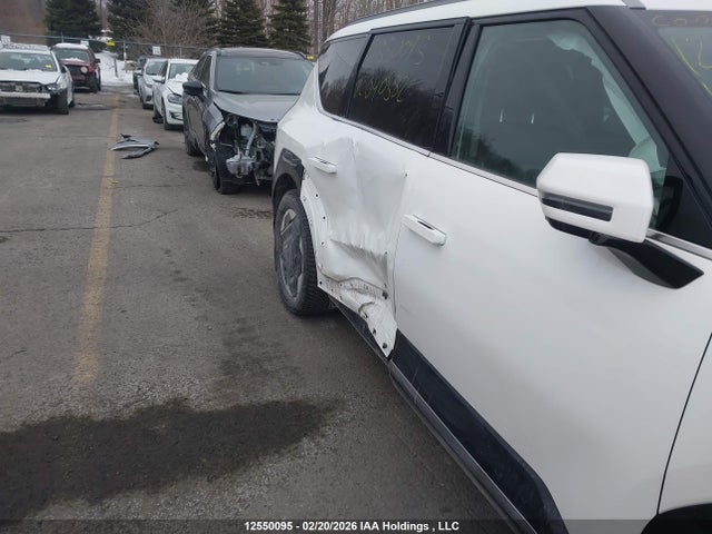 KNDADFS56R6040582 KIA Ev9 Land/land W/premium Package