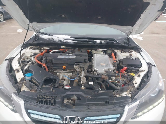 2015 Honda Accord Hybrid მანქანა იყიდება აუქციონზე, vin: 1HGCR6F33FA800495, აუქციონის ნომერი: 12550233