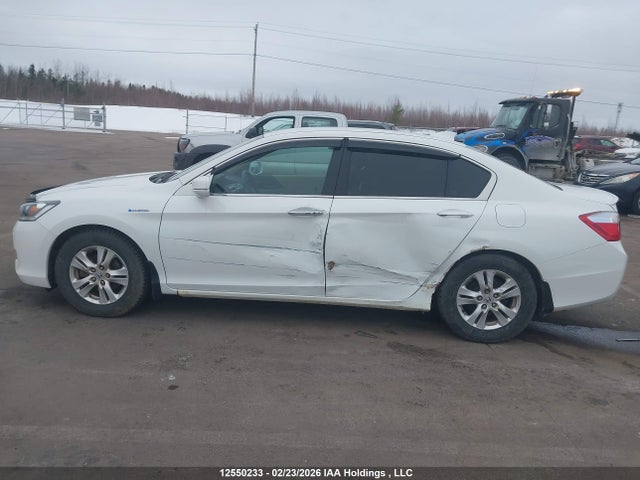 2015 Honda Accord Hybrid მანქანა იყიდება აუქციონზე, vin: 1HGCR6F33FA800495, აუქციონის ნომერი: 12550233