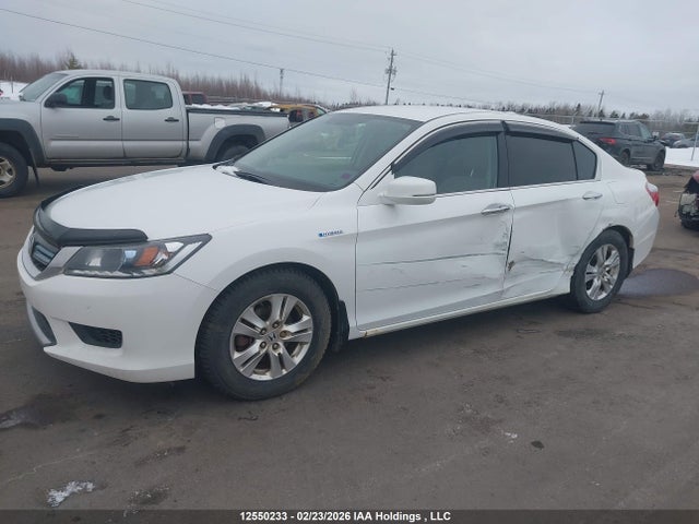 2015 Honda Accord Hybrid მანქანა იყიდება აუქციონზე, vin: 1HGCR6F33FA800495, აუქციონის ნომერი: 12550233