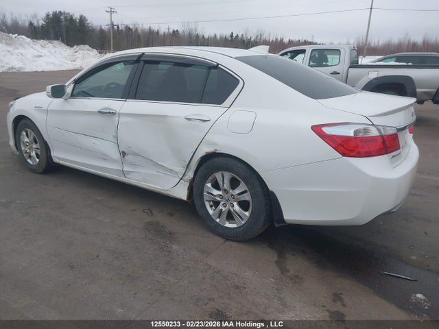 2015 Honda Accord Hybrid მანქანა იყიდება აუქციონზე, vin: 1HGCR6F33FA800495, აუქციონის ნომერი: 12550233