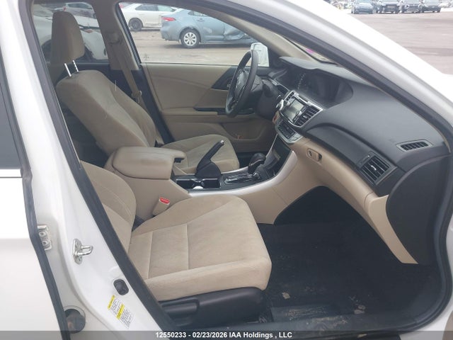 2015 Honda Accord Hybrid მანქანა იყიდება აუქციონზე, vin: 1HGCR6F33FA800495, აუქციონის ნომერი: 12550233