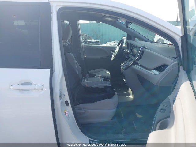 5TDKZ3DC4KS003231 Toyota SIENNA LE
