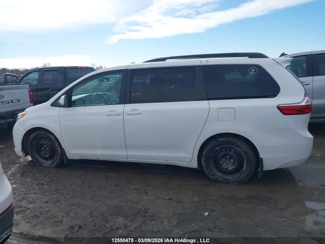 2016 Toyota Sienna Le მანქანა იყიდება აუქციონზე, vin: 5TDKK3DC6GS726154, აუქციონის ნომერი: 12550475