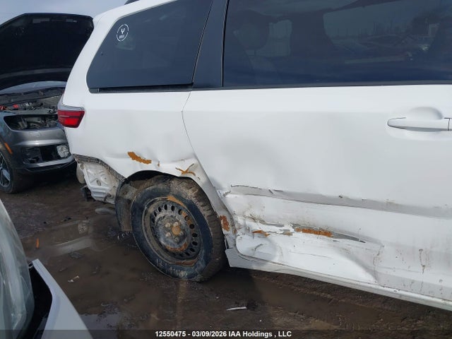 2016 Toyota Sienna Le მანქანა იყიდება აუქციონზე, vin: 5TDKK3DC6GS726154, აუქციონის ნომერი: 12550475